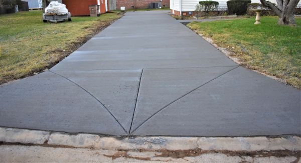 Apron Pouring in Sterling